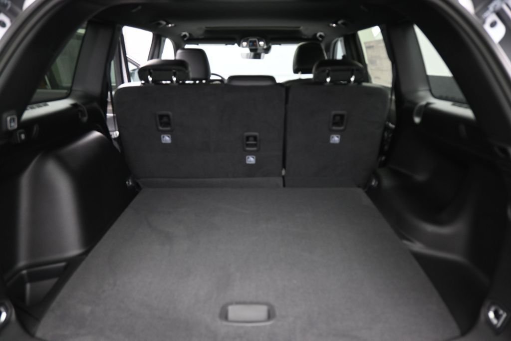 New 2026 Bright White Clear-Coat Exterior Paint Jeep Altitude image 10