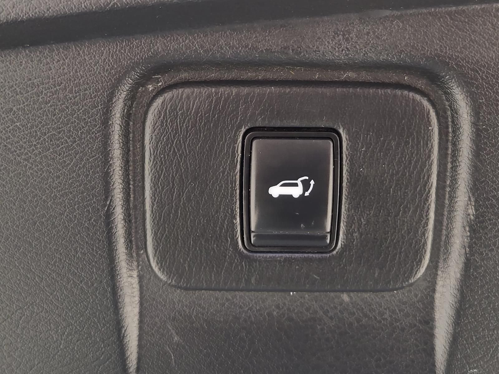 Used 2020 Deep Blue Pearl Nissan Platinum image 12