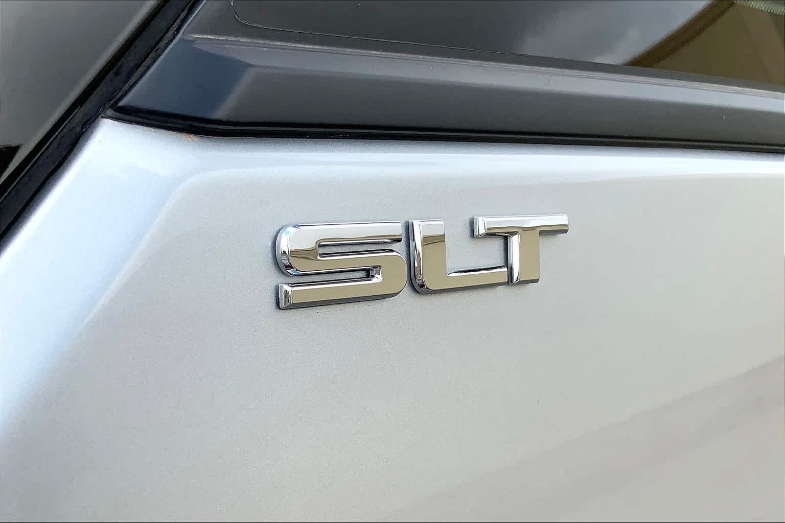 Used 2018 Quicksilver Metallic GMC SLT image 9