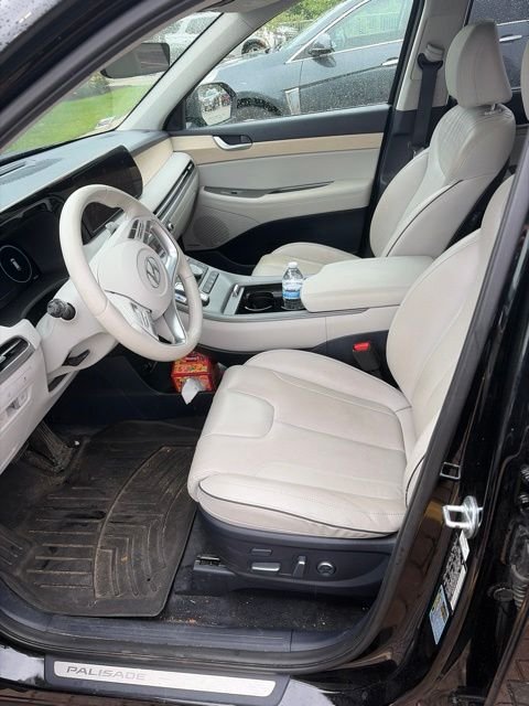 Used 2023 Black Hyundai Limited image 2