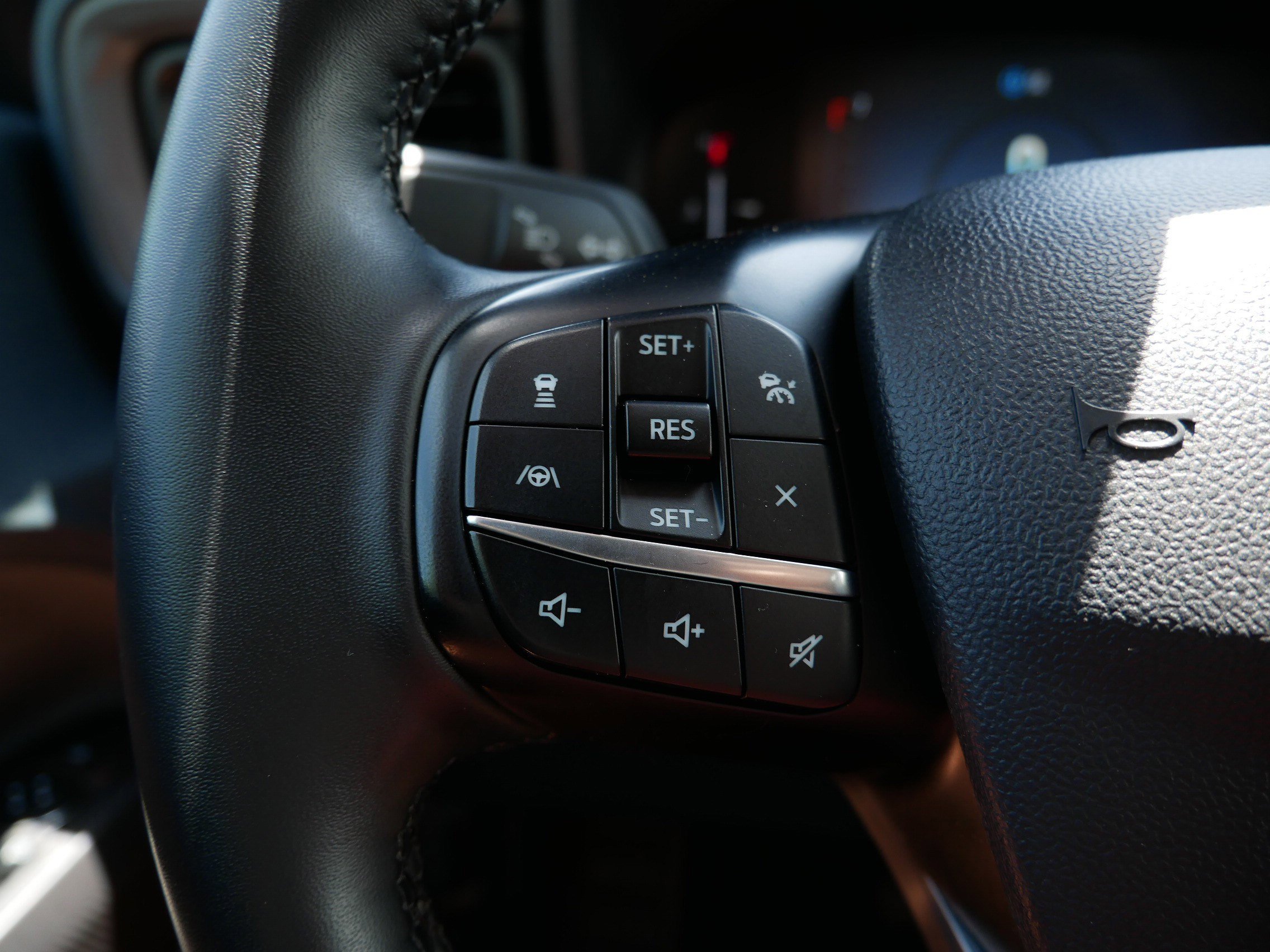 Used 2025 Gray Ford Lariat image 25