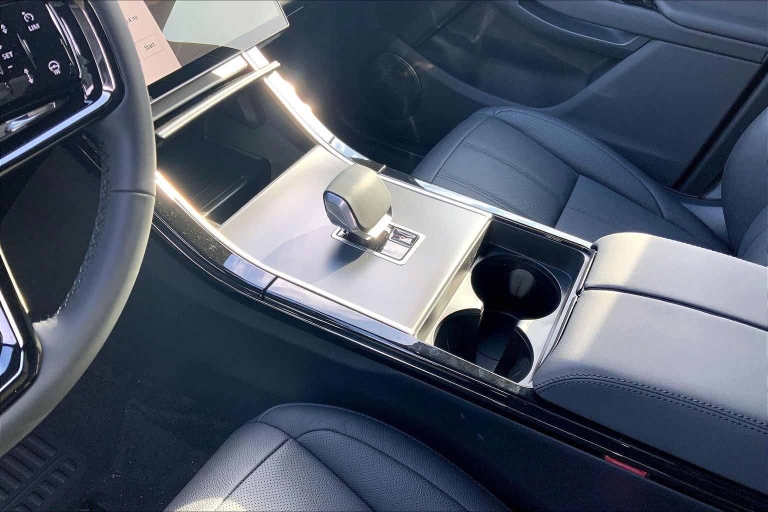 New 2026 Arroios Grey Land Rover S image 7
