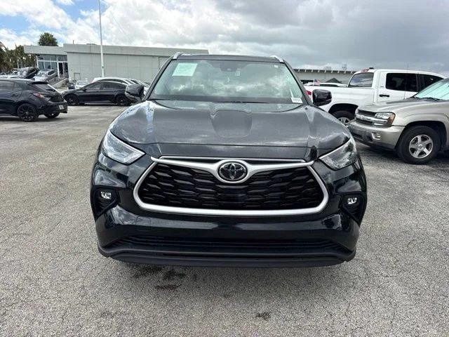Used 2026 Black Toyota XLE image 19
