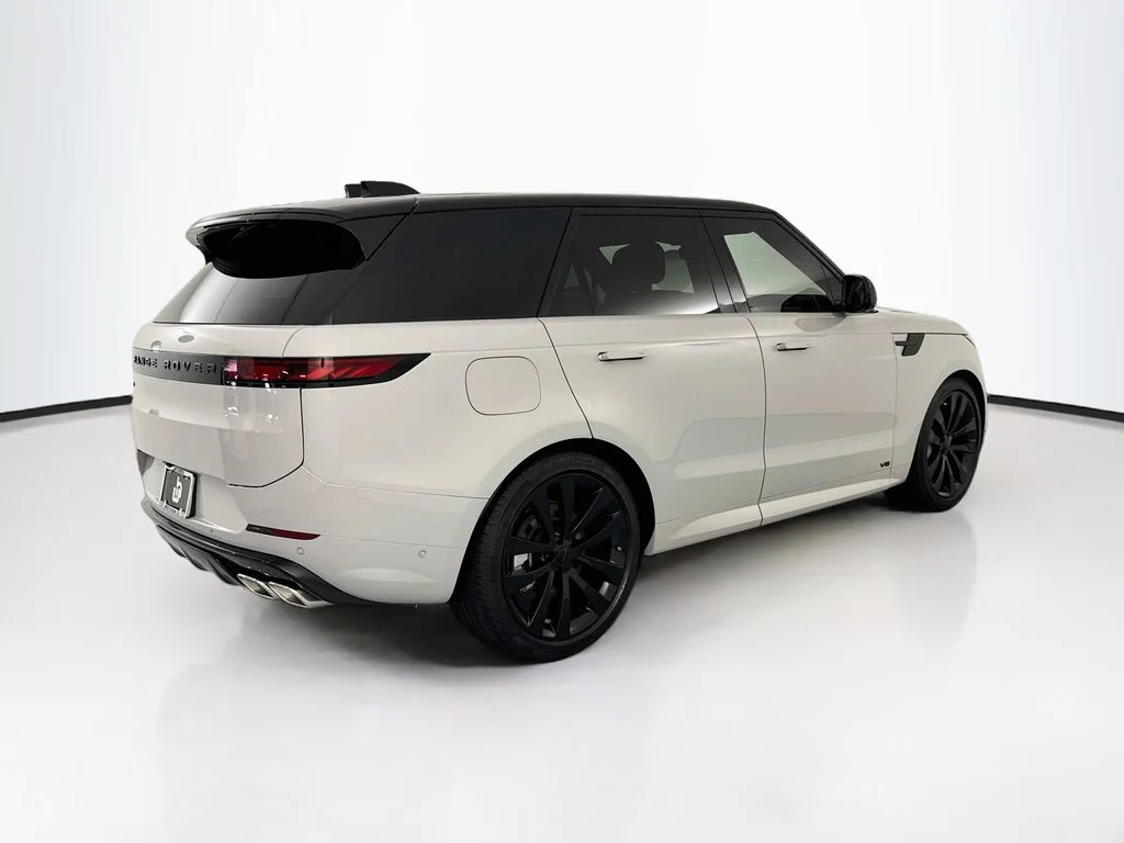 New 2026 Borasco Grey Land Rover Dynamic SE image 5