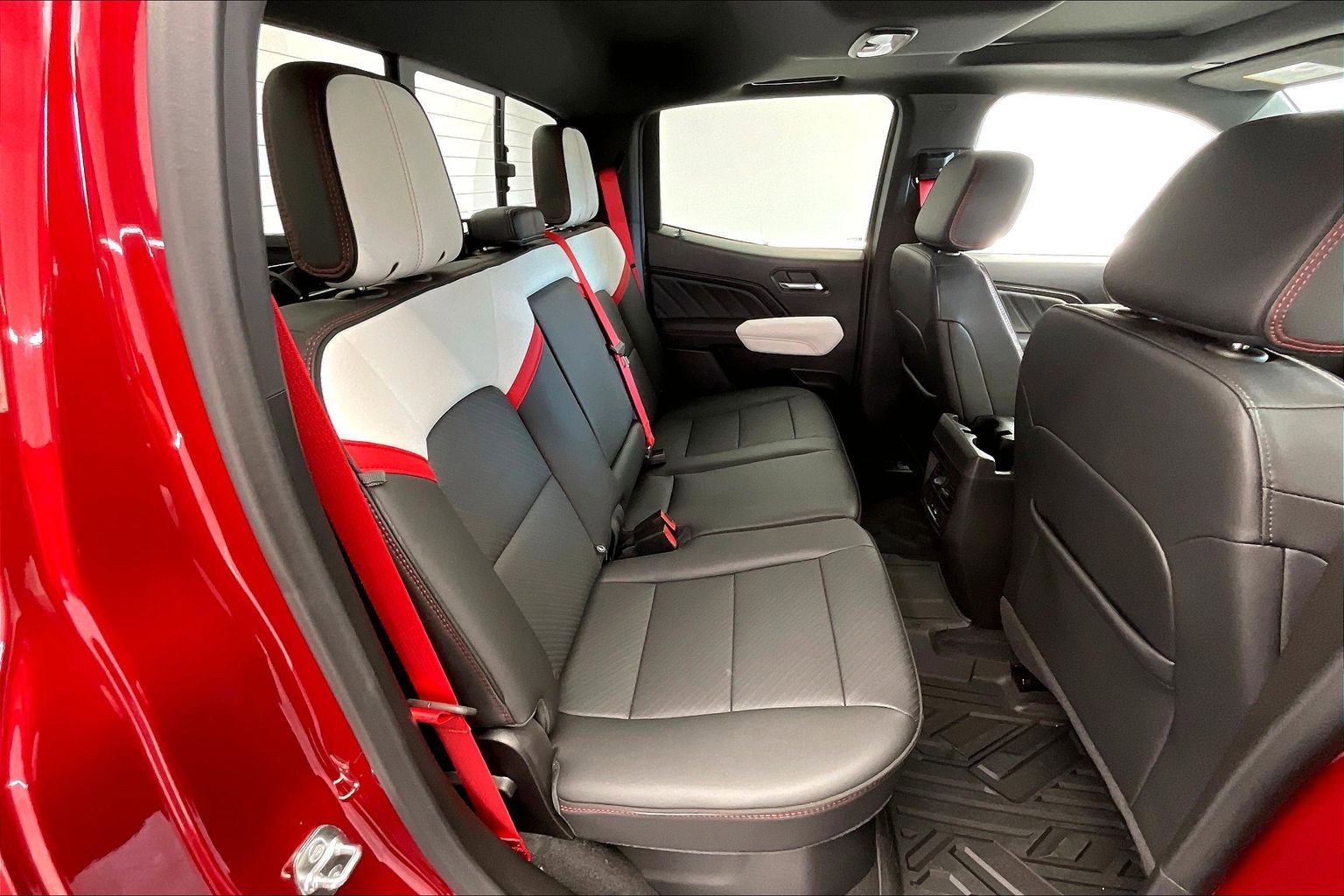 2026 GMC Canyon AT4X - Photo 10