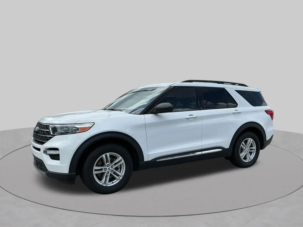 Used 2023 White Ford XLT image 2