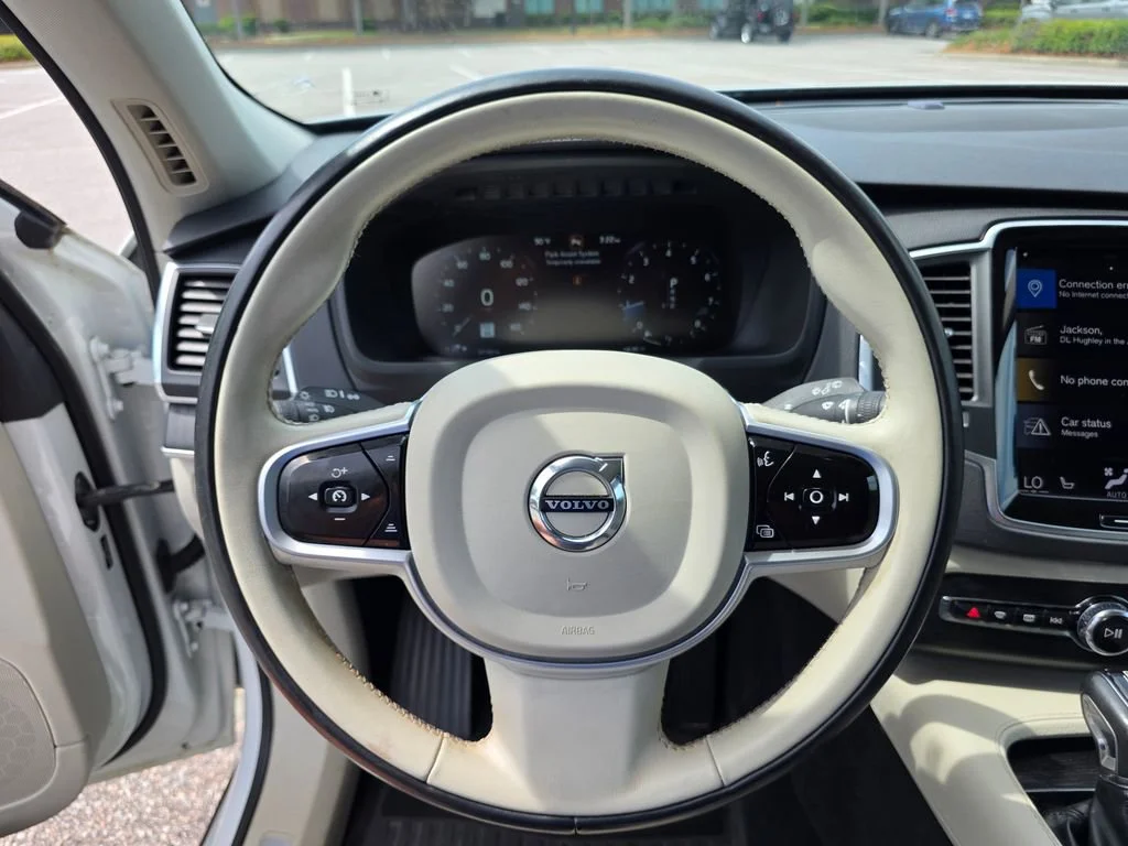Used 2020 White Volvo T5 Momentum 7 Passenger image 23