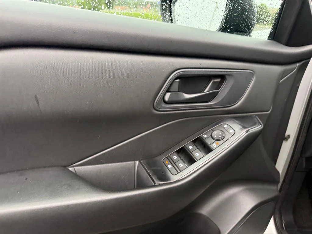 Used 2024 Silver Nissan S image 10