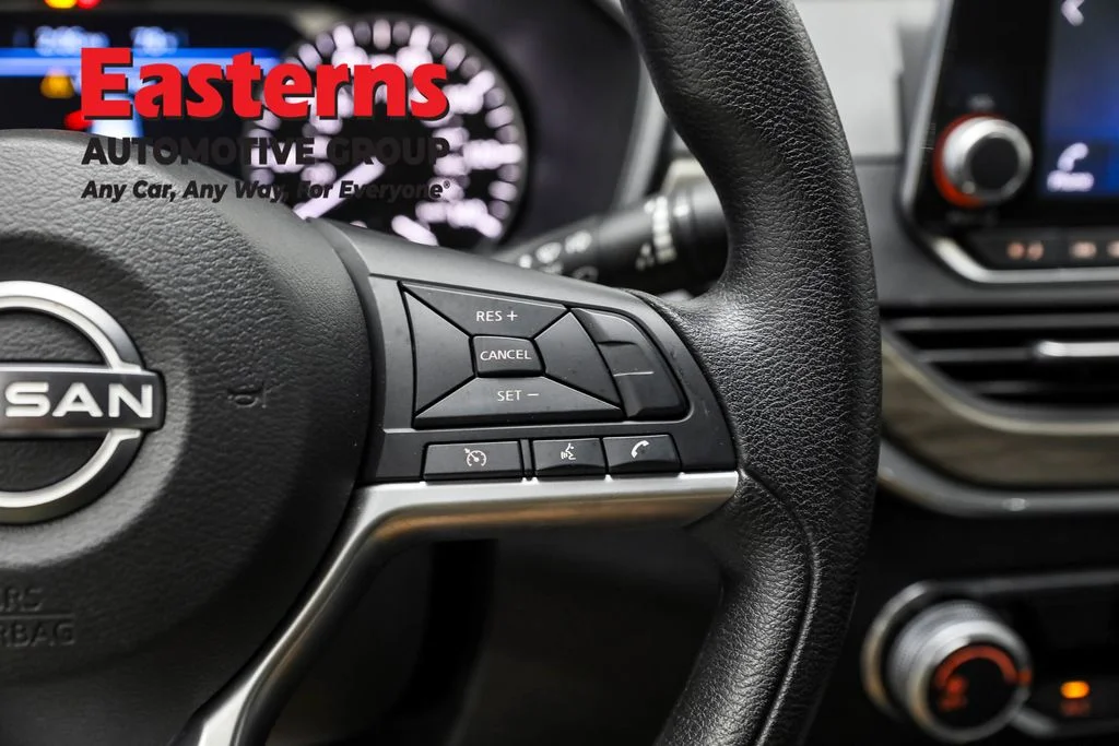 Used 2024 Silver Nissan 2.5 SV image 16