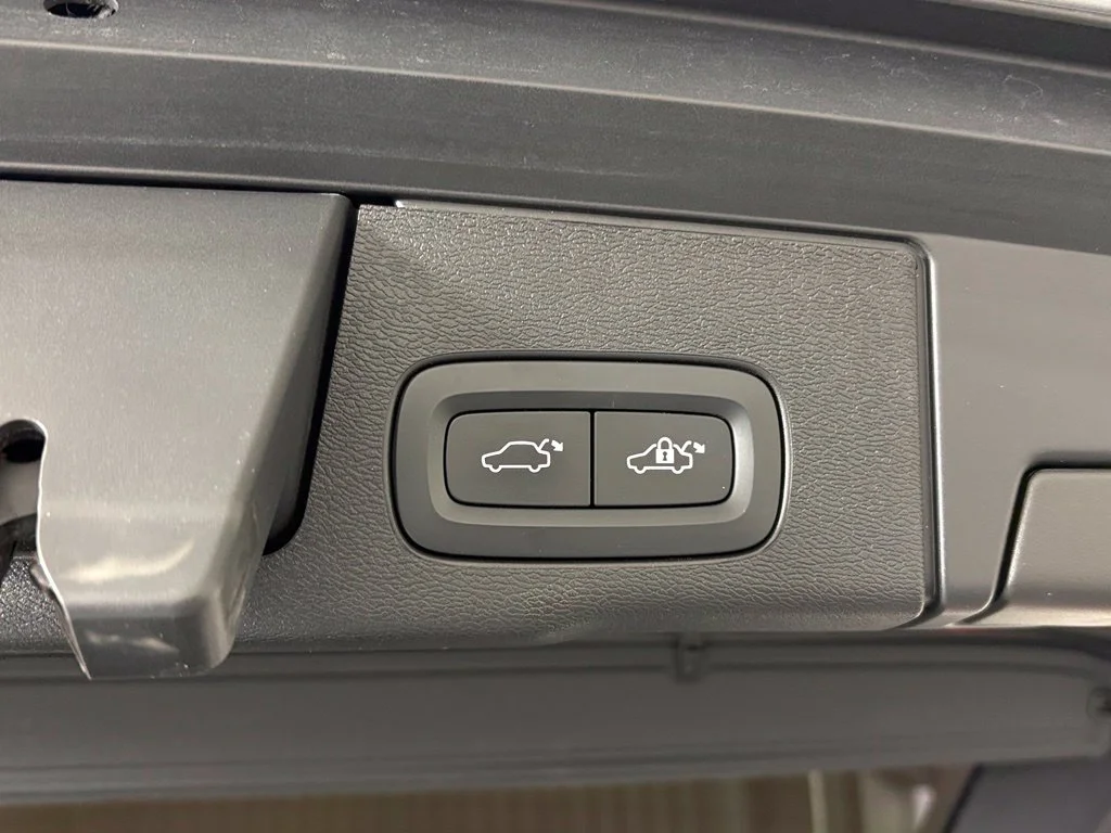 Used 2024 White Volvo T8 Plus Dark Theme image 36