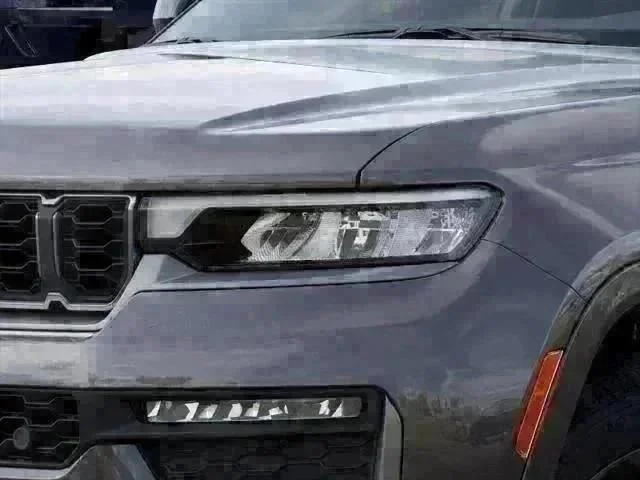 New 2026 Baltic Gray Metallic Clear-Coat Exterior Paint Jeep Limited image 63
