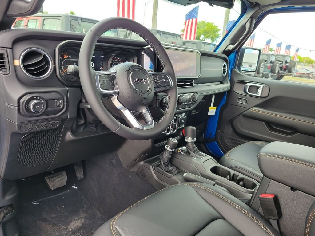 New 2026 Hydro Blue Pearl-Coat Exterior Paint Jeep Sahara image 12