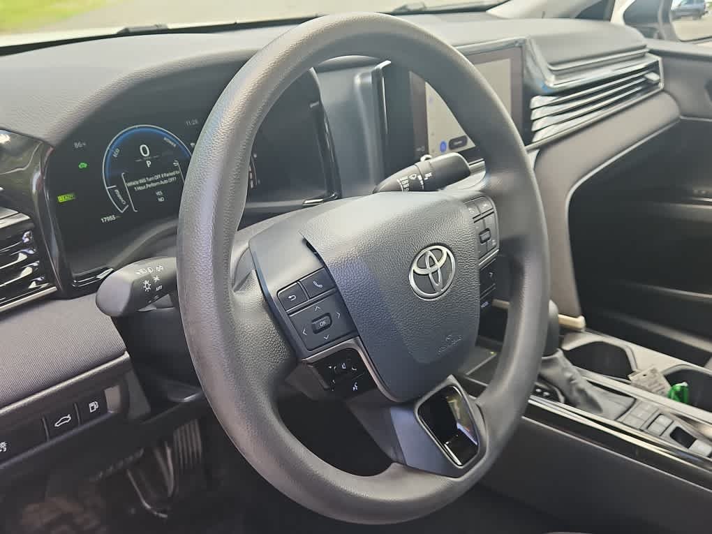 2025 Toyota Camry LE - Photo 15
