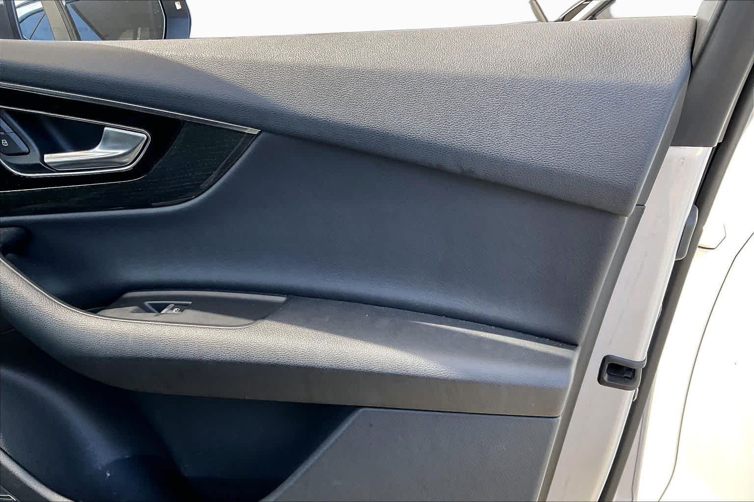 Used 2018 Florett Silver Metallic Audi Prestige image 23