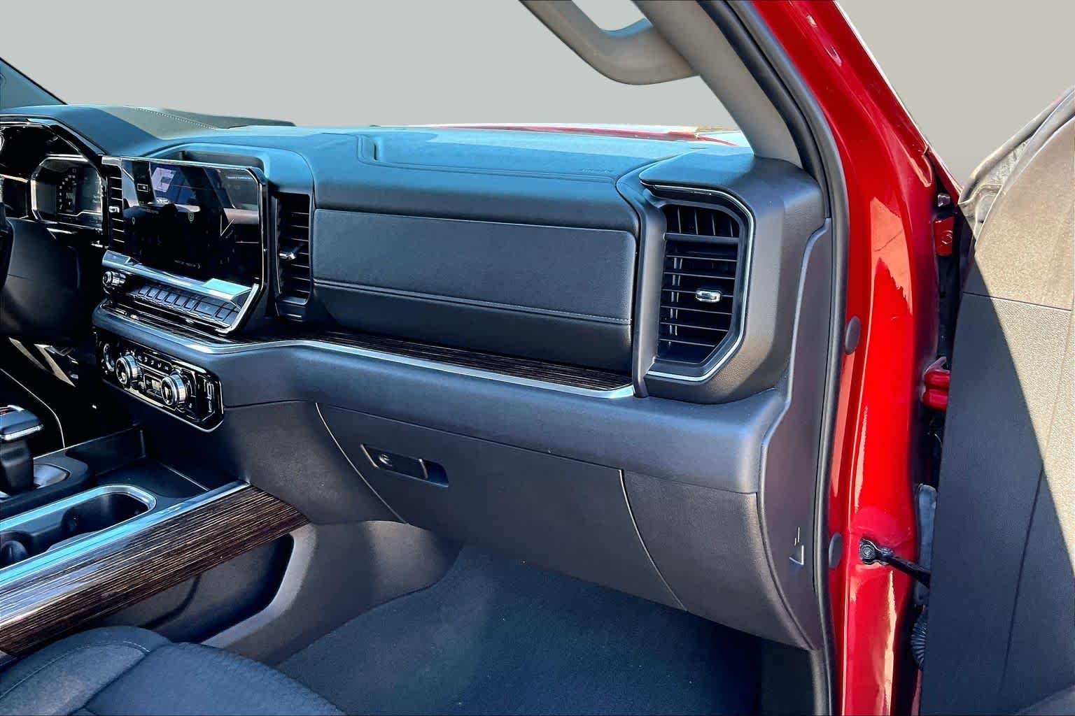 Used 2024 Volcanic Red Tintcoat GMC Elevation image 19