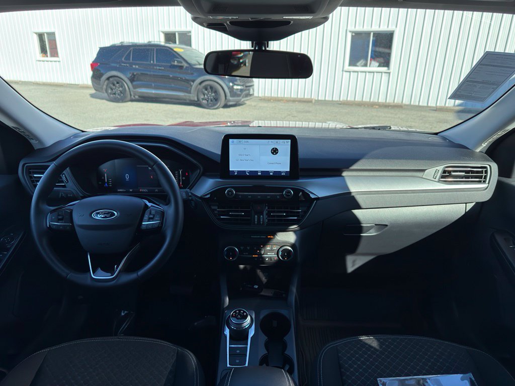 Used 2023 Red Ford Active image 10