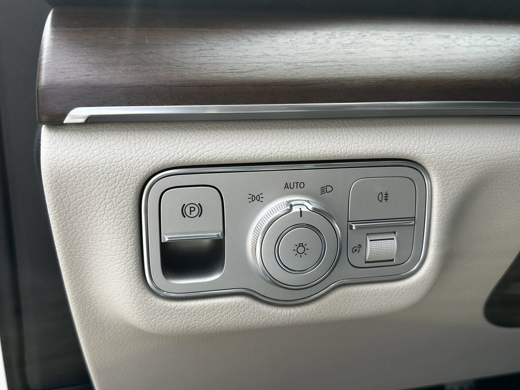 New 2026 Polar White Mercedes-Benz GLS 450 image 75