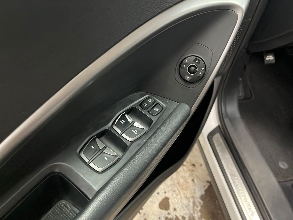 Used 2018 White Hyundai 2.0T image 16