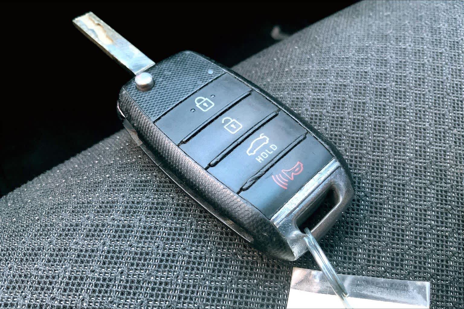Used 2018 Snow White Pearl Kia LX image 14