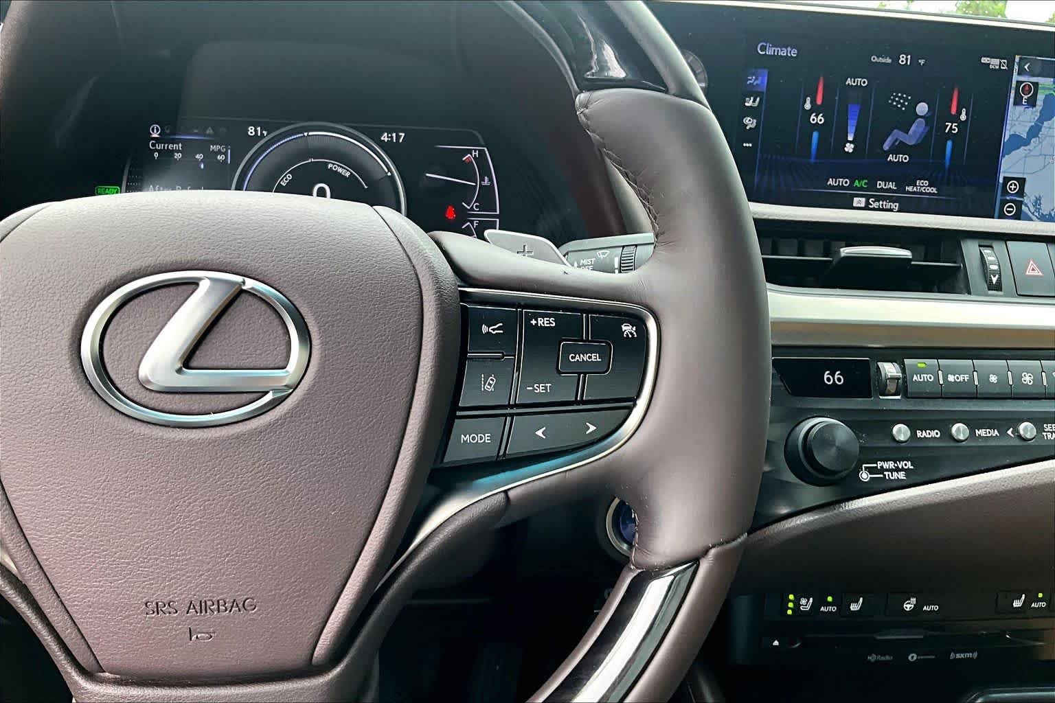 Used 2019 Eminent White Pearl Lexus  image 22