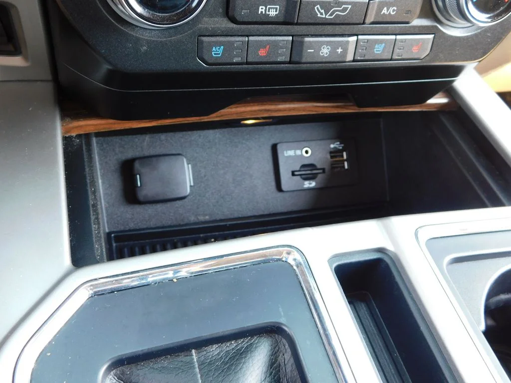 Used 2015 Caribou Metallic Ford Lariat image 40