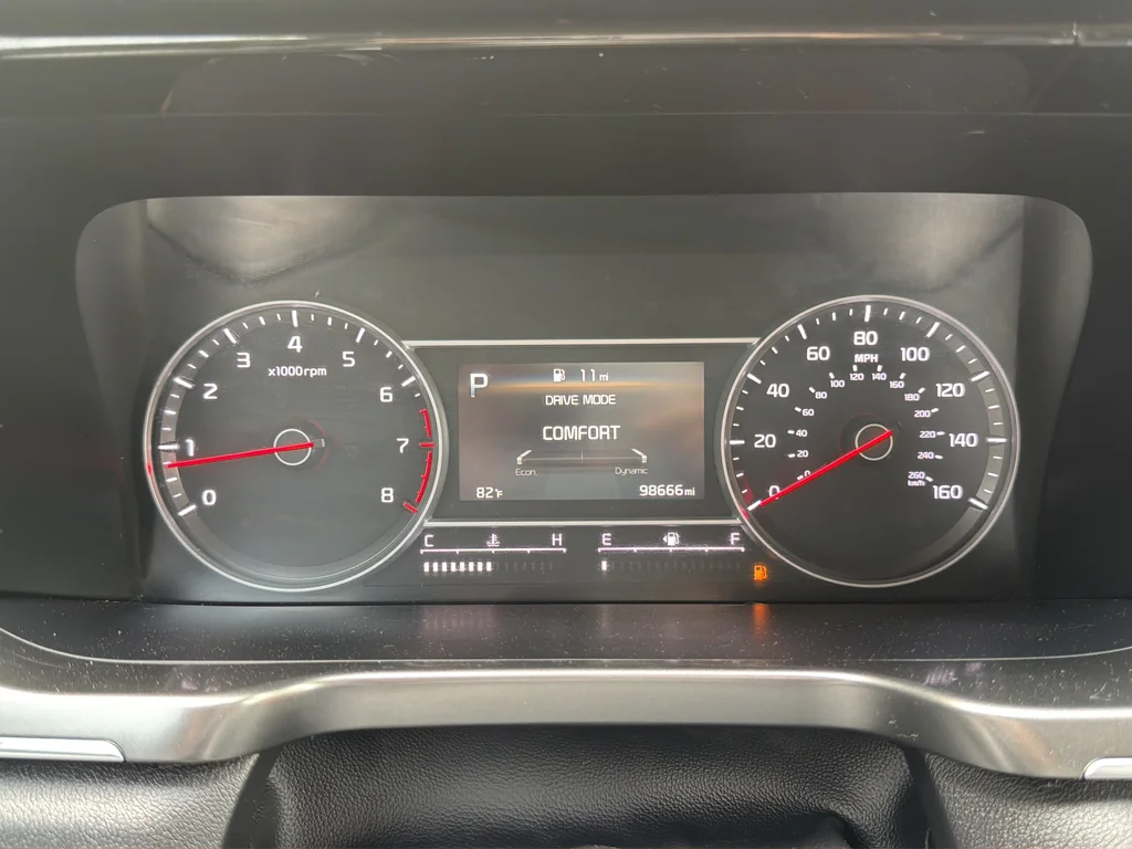 Used 2023 Red Kia S image 19