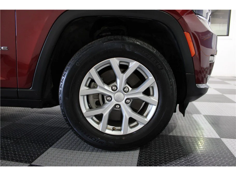 Used 2023 Velvet Red Pearlcoat Jeep Limited image 5