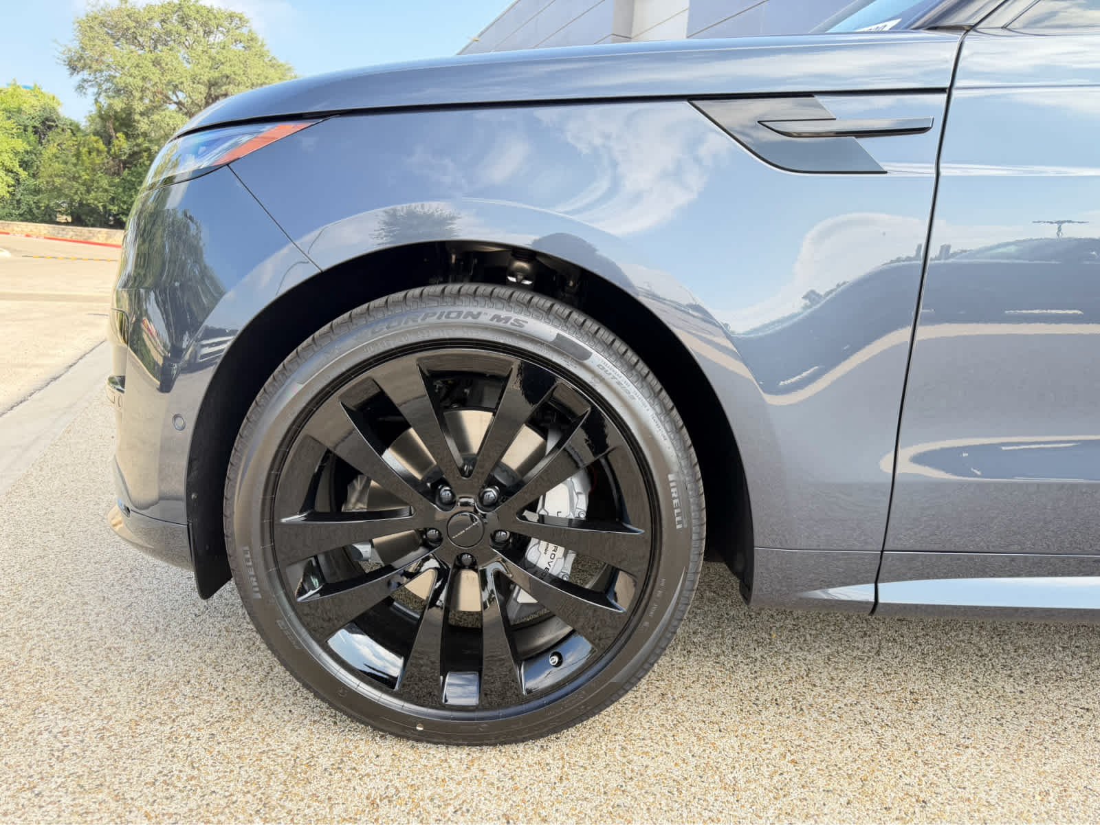 New 2026 Varesine Blue Land Rover Dynamic SE image 7