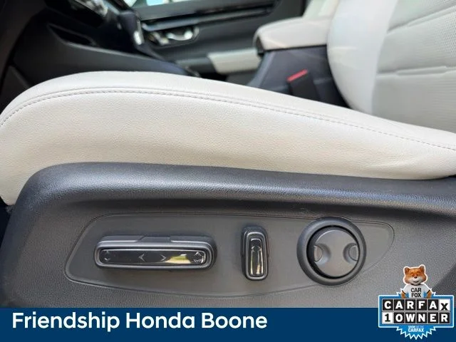 Used 2024 White Honda EX-L image 17