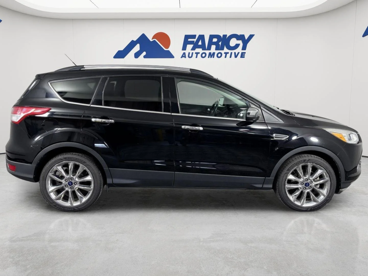 Used 2016 Shadow Black Ford SE image 9