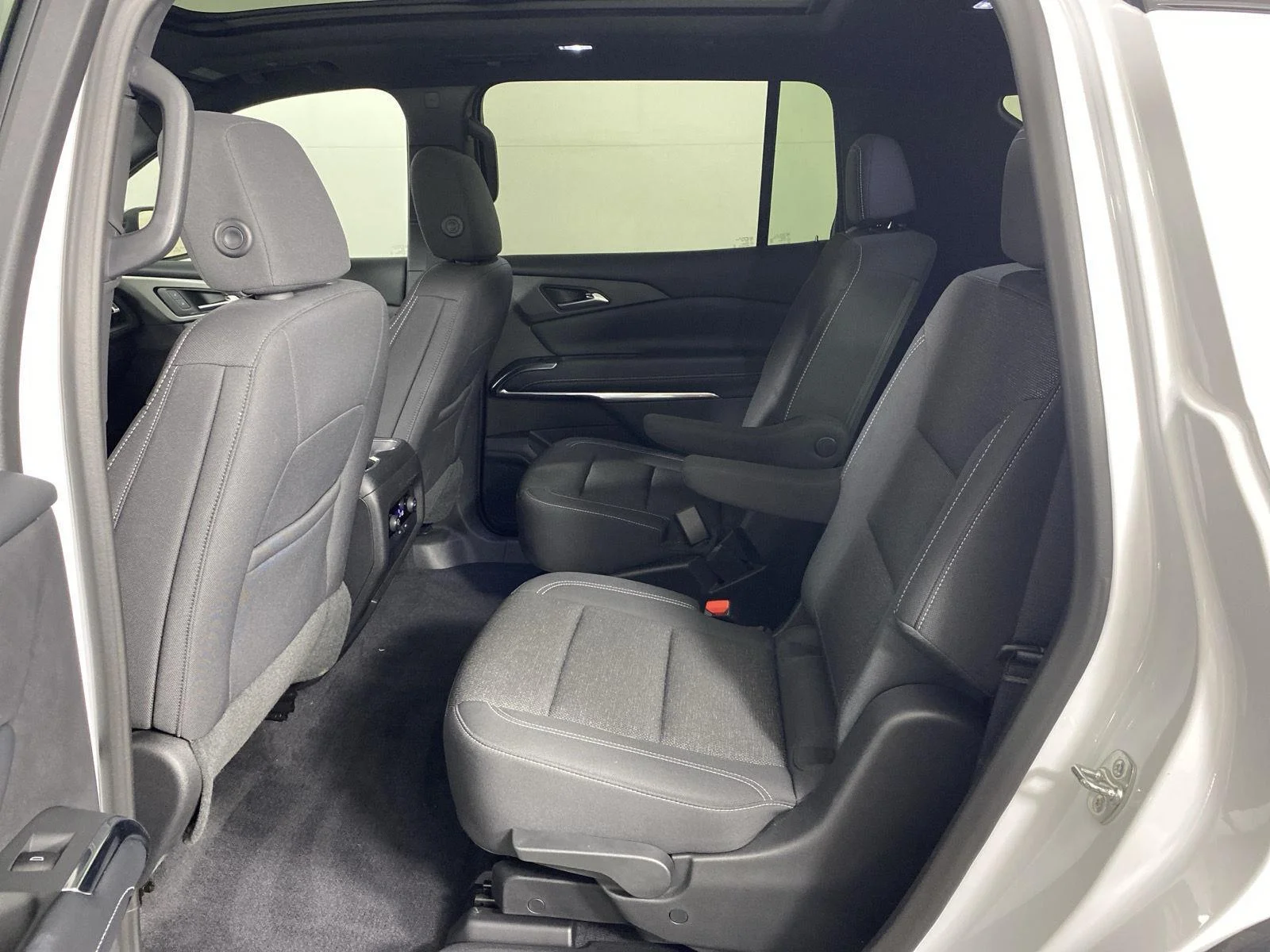 Used 2025 Summit White Chevrolet LT image 28