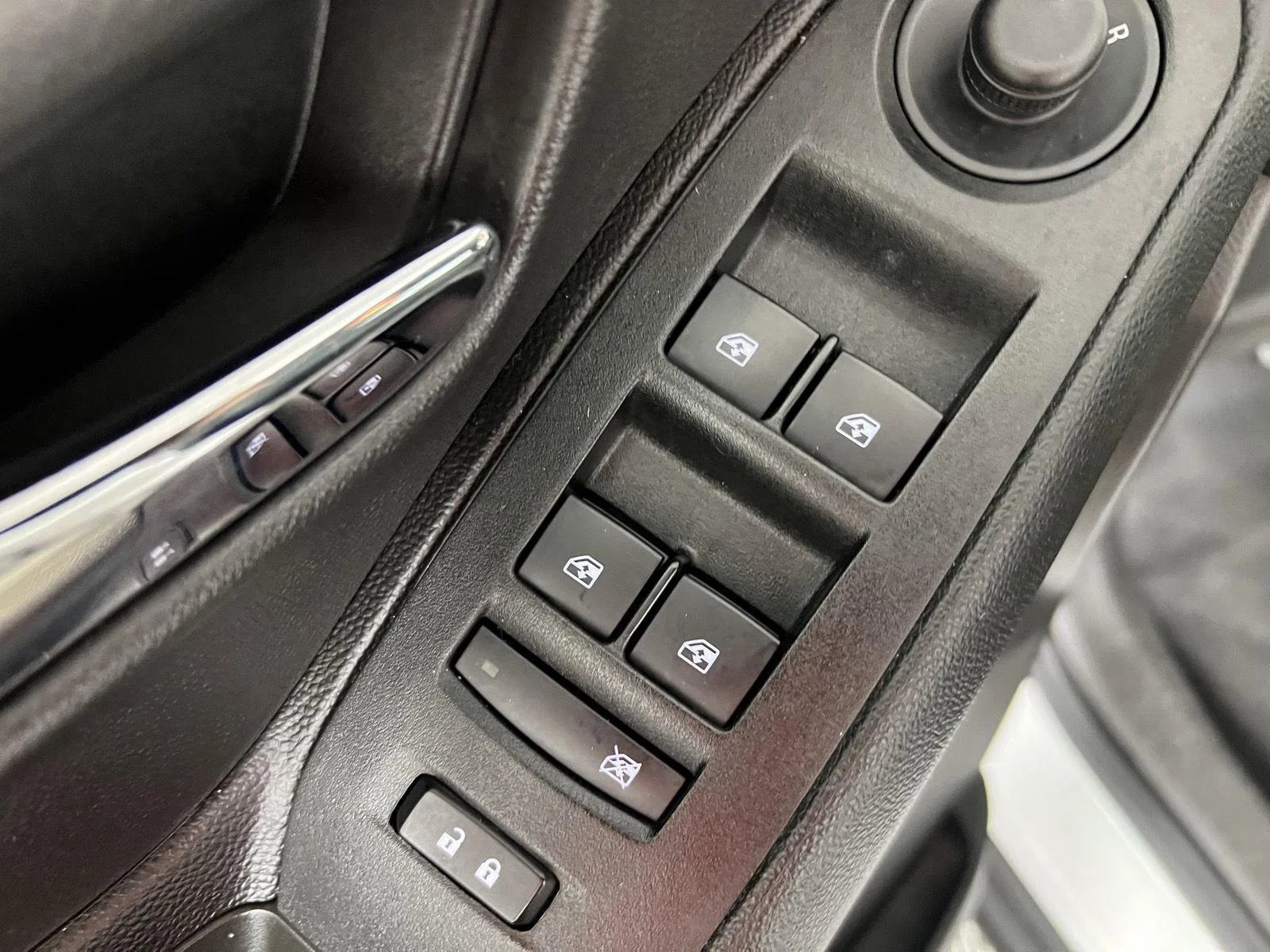 Used 2019 SUMMIT WHITE Chevrolet LS image 14