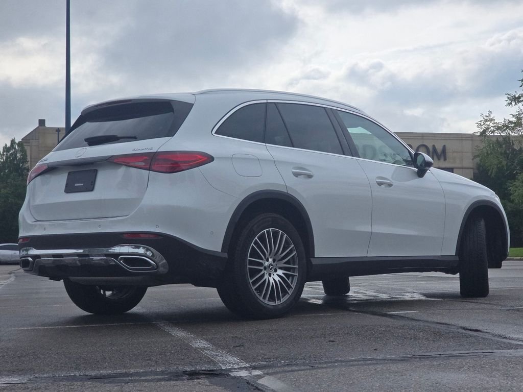Certified Used 2026 Moonlight White Metallic Mercedes-Benz GLC 300 image 18