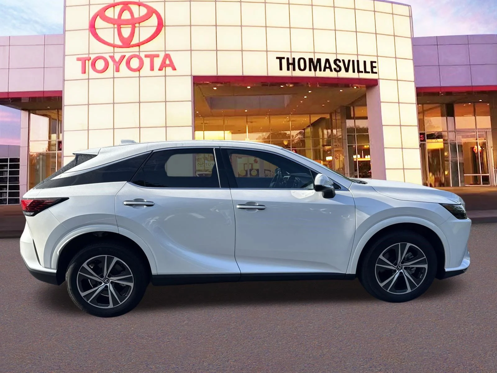Used 2025  Lexus  image 4