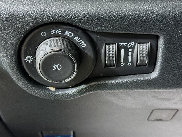 Used 2025 Black Chrysler Select image 10