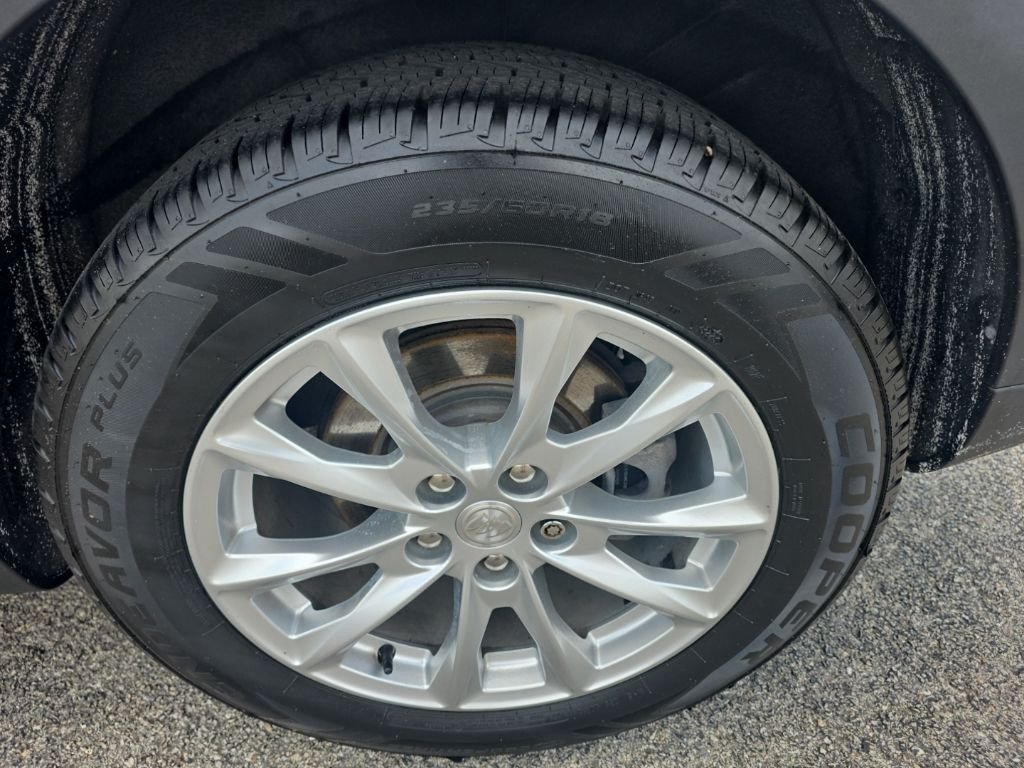 Used 2021  Buick Preferred image 7