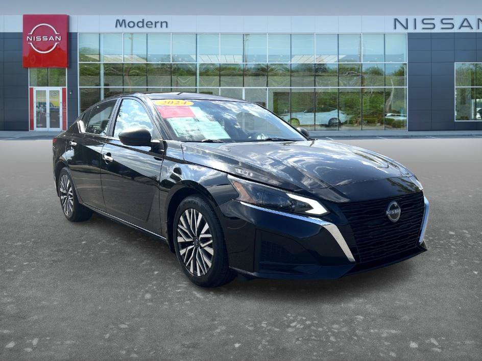 Used 2024 Super Black Nissan 2.5 SV image 3