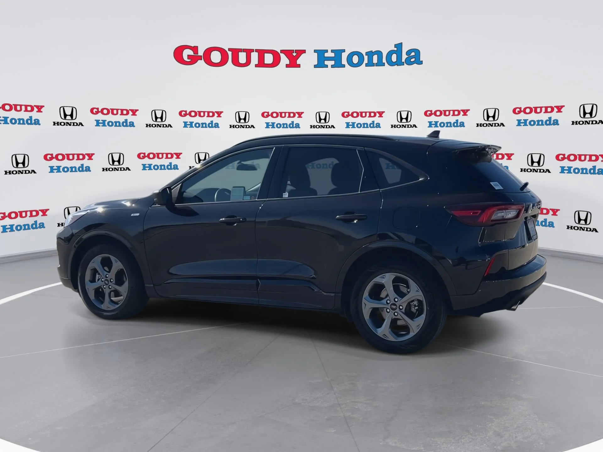 Used 2024 Agate Black Metallic Ford ST-Line image 6