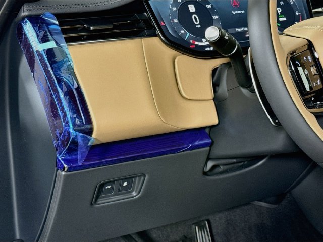 New 2027 Gray Land Rover Dynamic SE image 10