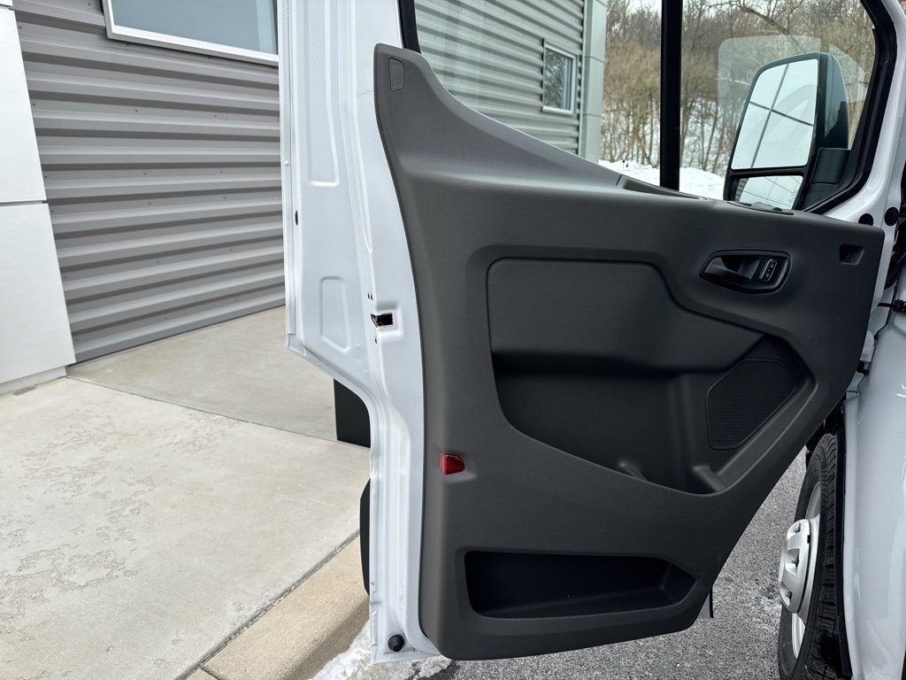 New 2026 Oxford White Ford Base w/9,950 lb. GVWR image 29