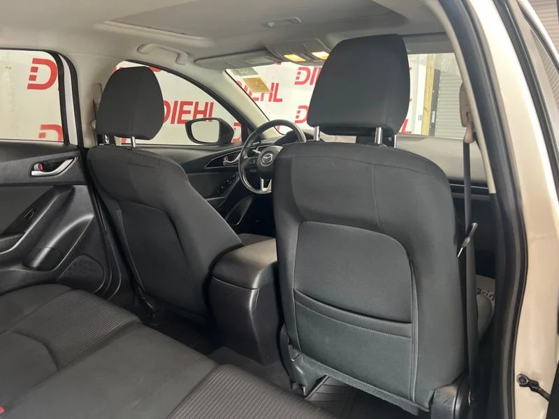 Used 2016 White Mazda i Grand Touring image 11