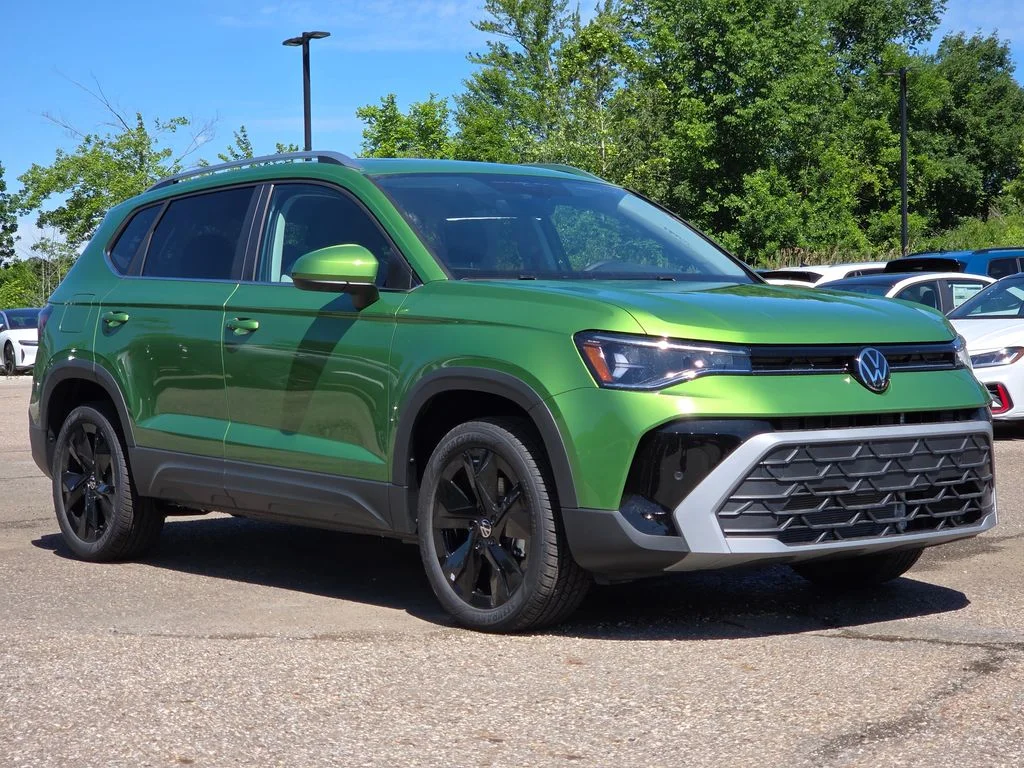 New 2026 Bright Moss Green Metallic Volkswagen 1.5T SE image 2