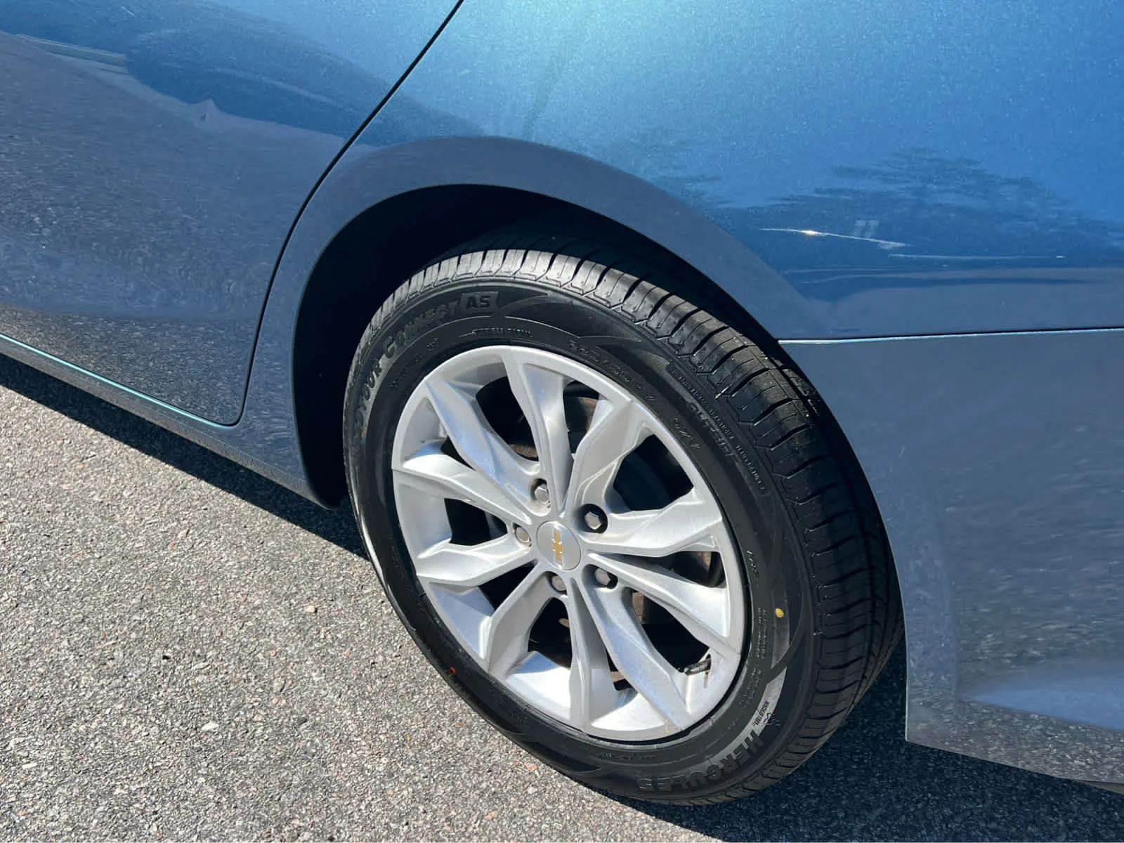 Used 2025 Lakeshore Blue Metallic Chevrolet 1LT image 5