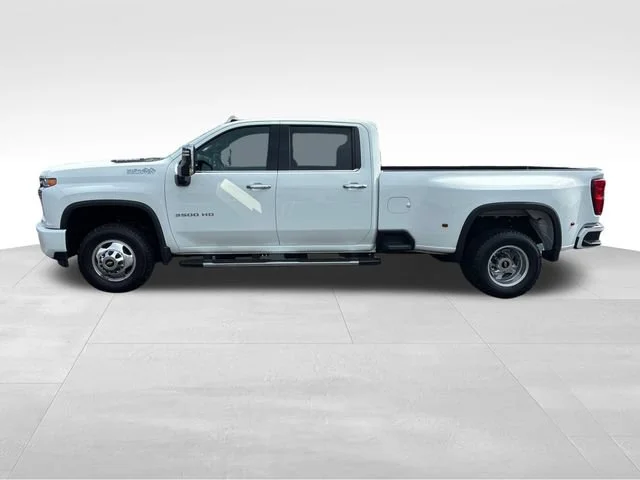 Used 2023 Summit White Chevrolet High Country DRW image 2