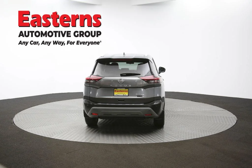 Used 2022 Gray Nissan SV image 35