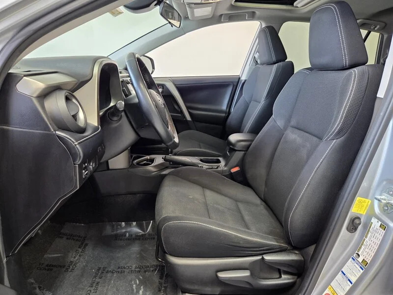 Used 2018 Silver Sky Metallic TOYOTA XLE AWD image 8