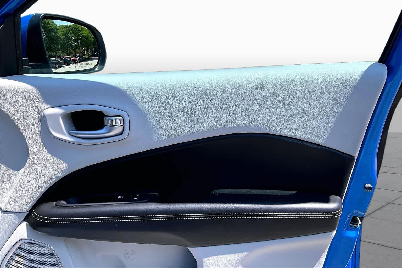 Used 2018 Laser Blue Pearlcoat Jeep Latitude image 22