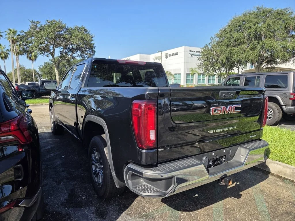 Used 2025 Onyx Black GMC SLT image 4
