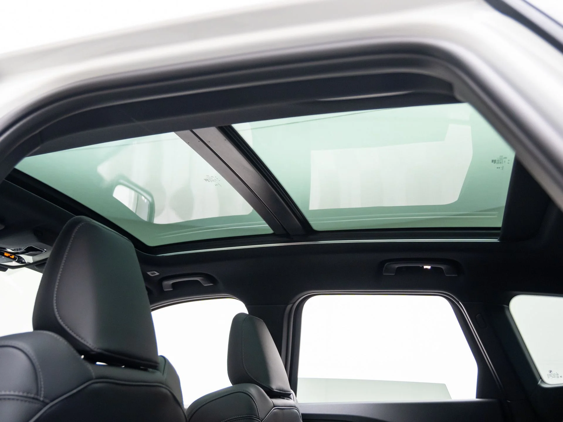 New 2026 White BMW xDrive28i image 18