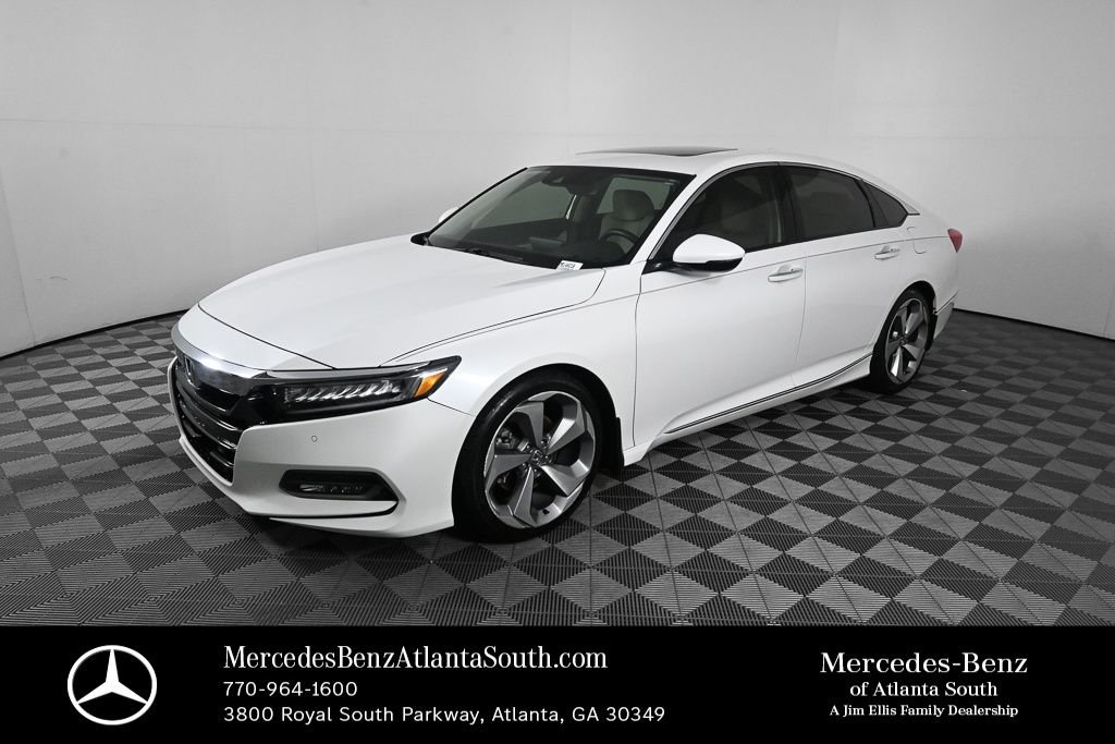 Used 2018  Honda Touring image 1